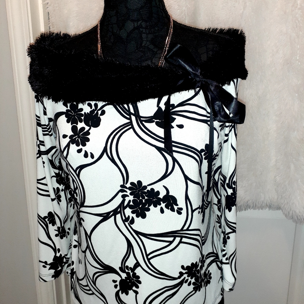 Ladies cute little black and white shirt